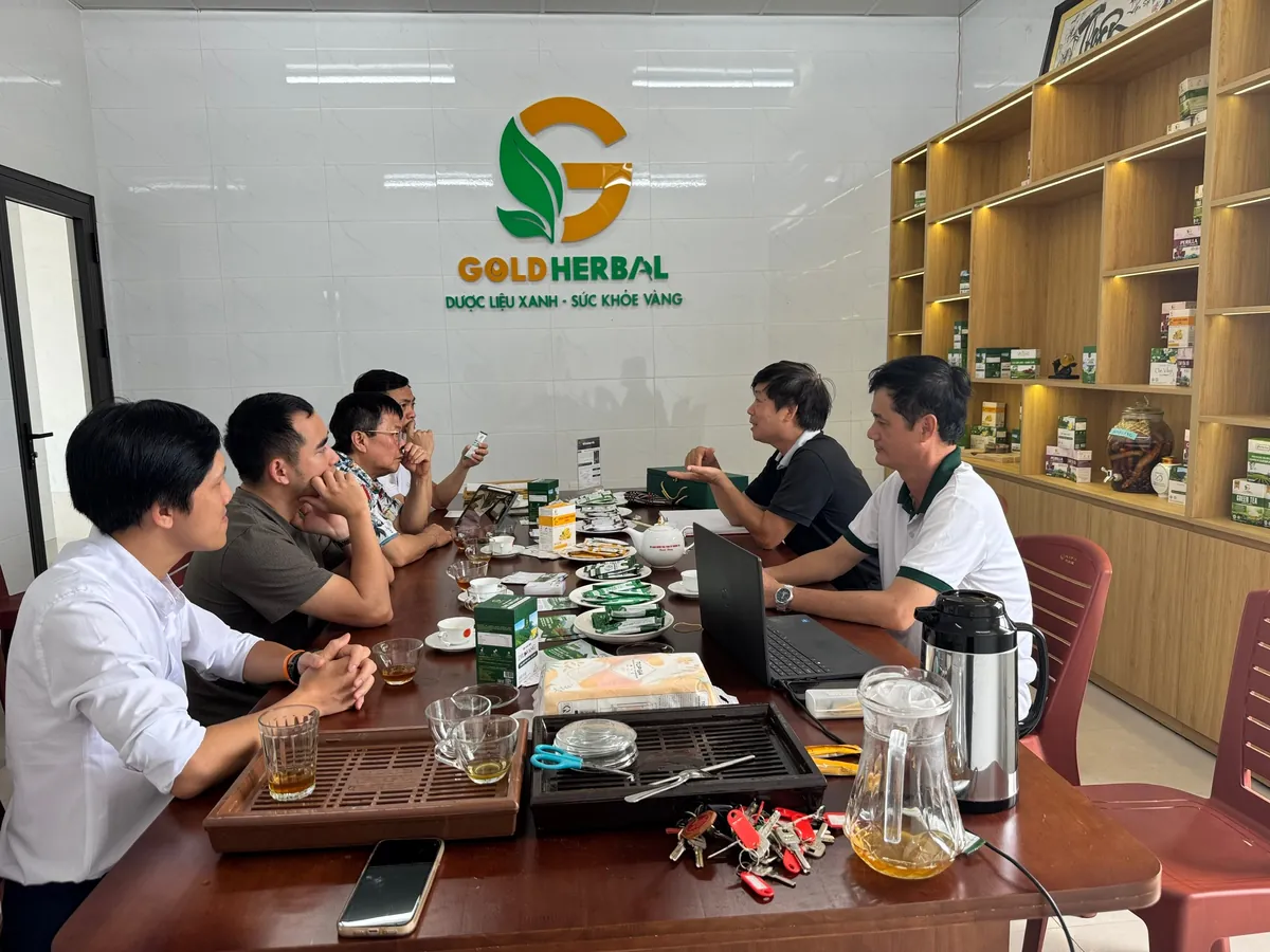 Ngồi cùng nhà sản xuất